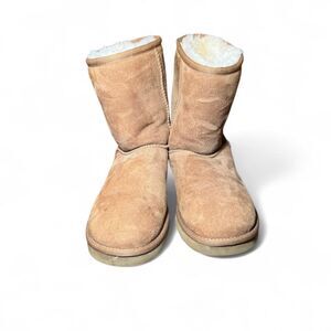 UGG Boots Classic Short II Genuine Sheepskin Chestnut Slip On Size 8